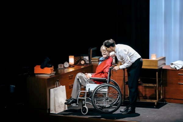 股票杠杆第三方平台 一人饰演15个角色，木偶剧也能传递深刻的人类情感